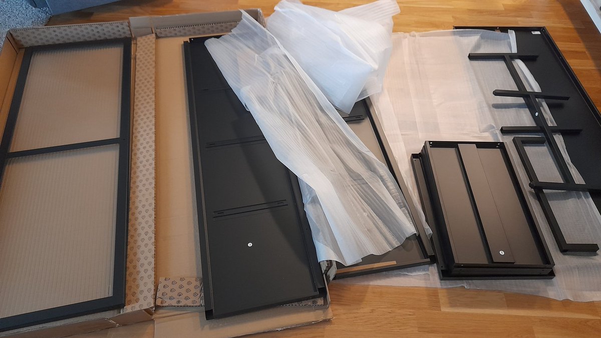 SwedishGamester's tweet photo. Mom bought a #MetalCabinet yesterday at #TheMall. It weighs 26 kg so wasn't easy to carry it from the car to her #NewApartment. Started assemble it right away, but since it's #PieceOfCrap I couldn't get it done so continued today. Still not done though so gonna finish tomorrow!😫 https://t.co/w3WRVyEdiM