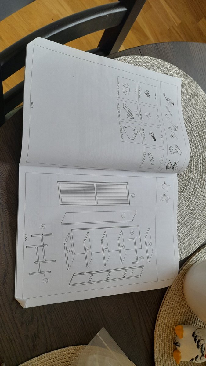SwedishGamester's tweet photo. Mom bought a #MetalCabinet yesterday at #TheMall. It weighs 26 kg so wasn't easy to carry it from the car to her #NewApartment. Started assemble it right away, but since it's #PieceOfCrap I couldn't get it done so continued today. Still not done though so gonna finish tomorrow!😫 https://t.co/w3WRVyEdiM