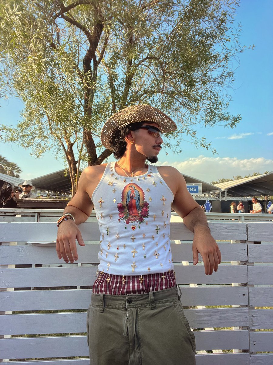 kennyretrograde's tweet photo. coachella day 1 https://t.co/3Adx6TJ3qm