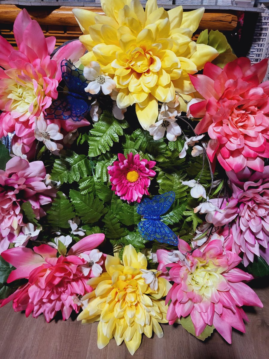 Erle Clavet | Fantasy Author, Artist (@erleclavet) on Twitter photo #HappyEaster weekend. Here's another one of my from that to this transformations! The wreath is over two feet.
#artist #flowerarrangements #flowers #spring #HappyEaster weekend. Here's another one of my from that to this transformations! The wreath is over two feet.
#artist #flowerarrangements #flowers #spring