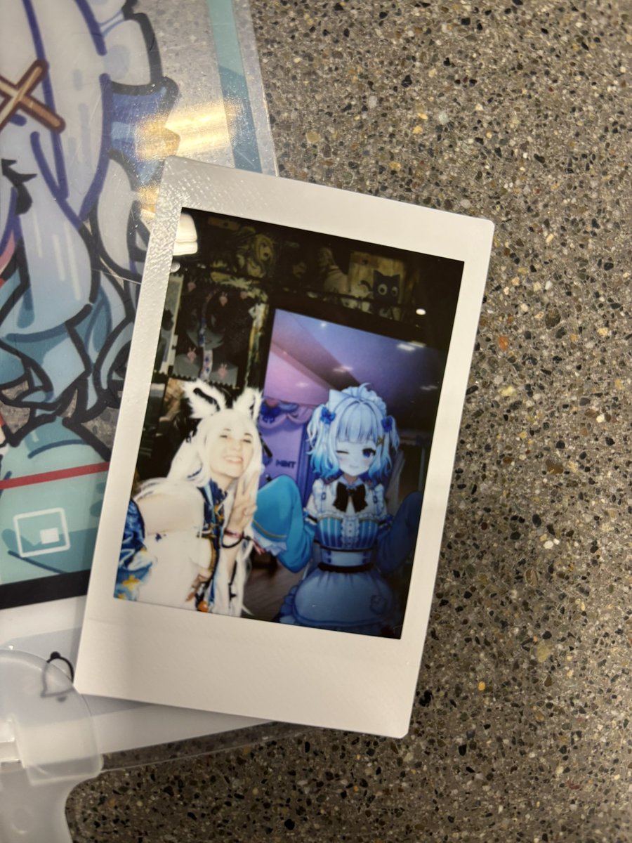 Snowehpanda's tweet photo. #ミント心霊写真 I got to meet my kamioshi today at Sakuracon 🥹 My hands are still shaking, thank you so much Mint for inspiring me everyday 💚 https://t.co/li8vLFqZgH