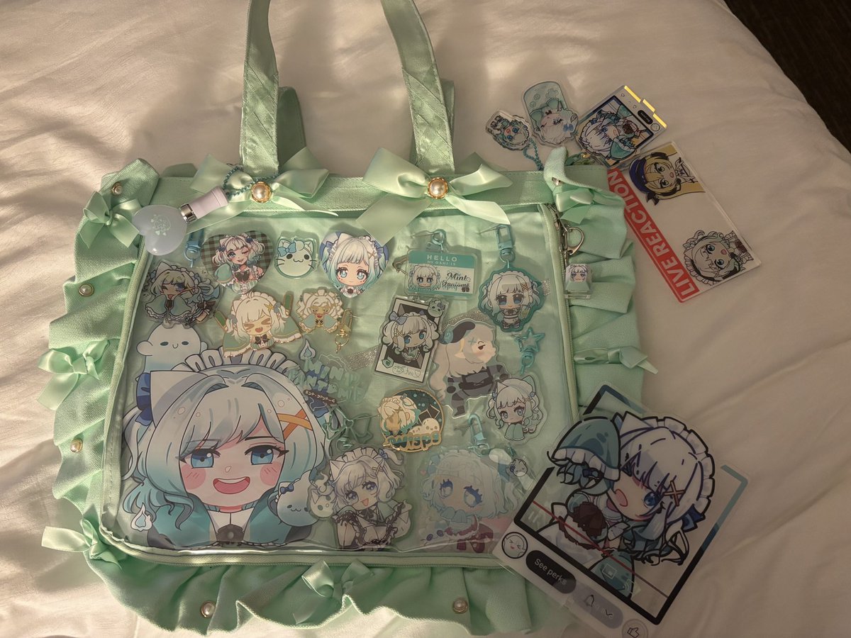 Snowehpanda's tweet photo. #ミント心霊写真 I got to meet my kamioshi today at Sakuracon 🥹 My hands are still shaking, thank you so much Mint for inspiring me everyday 💚 https://t.co/li8vLFqZgH