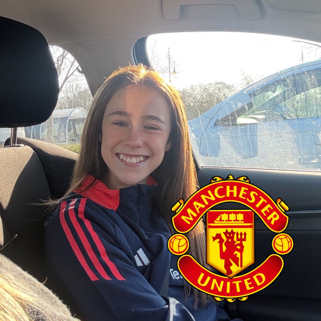 NNewbitt's tweet photo. Congratulations to Olivia who has been offered another season with Manchester United. She’s worked so hard this year and thoroughly deserves it. We are all so proud of you and all you have achieved. Season 5 here we come 👏🏼💪🏼😍 ⚽️ https://t.co/aNweaEvP8a