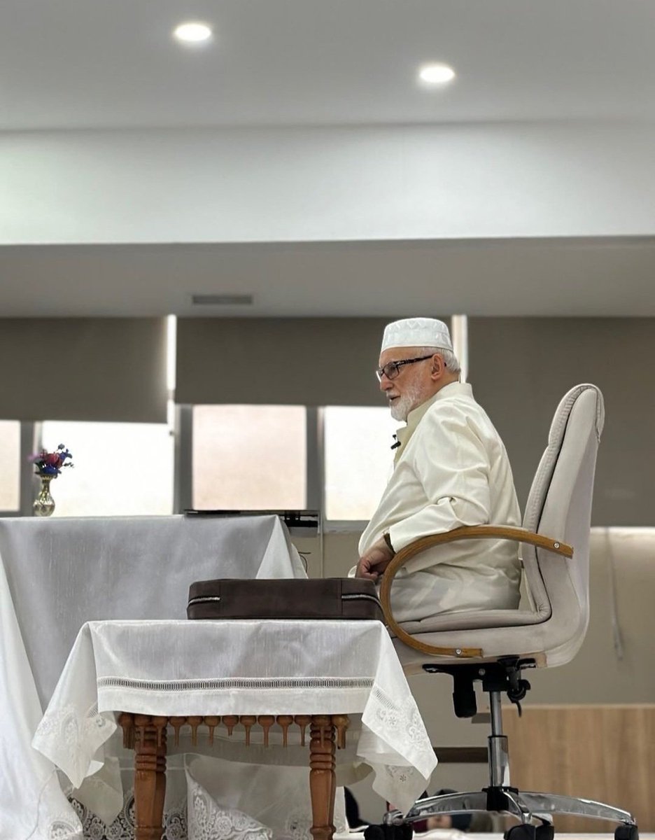 "Kalplerimizin derin bir köşesinde 
  Bazen bir günün,
  Bazen de kısa bir ânın hasreti kalır.."❤️‍🩹