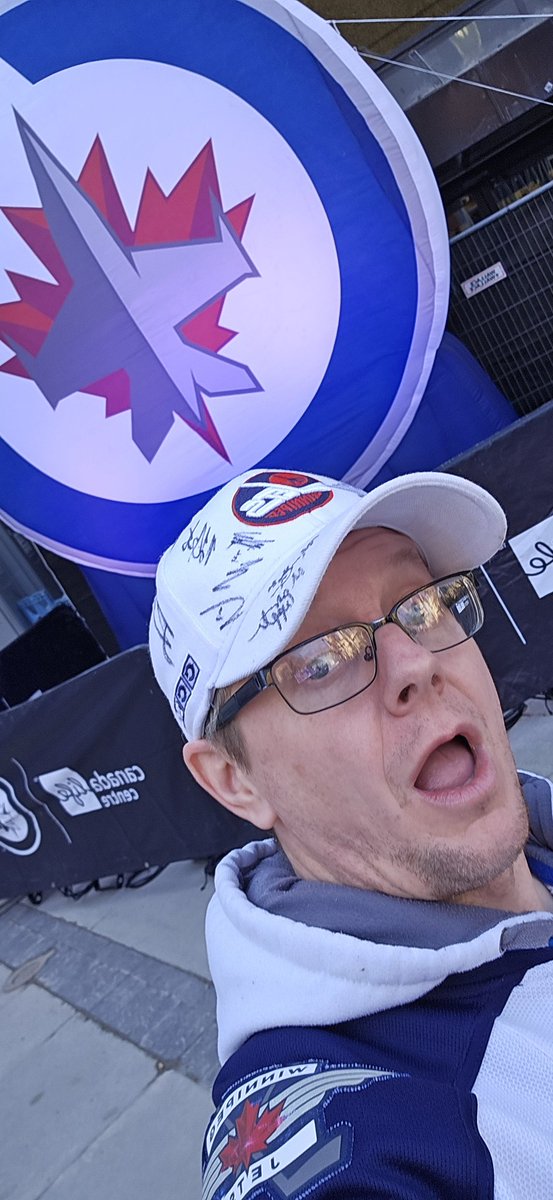 tzdcs's tweet photo. @NHLJets street party, I am in you!!! Let's fucking go!!!! https://t.co/QRKslvwu8v