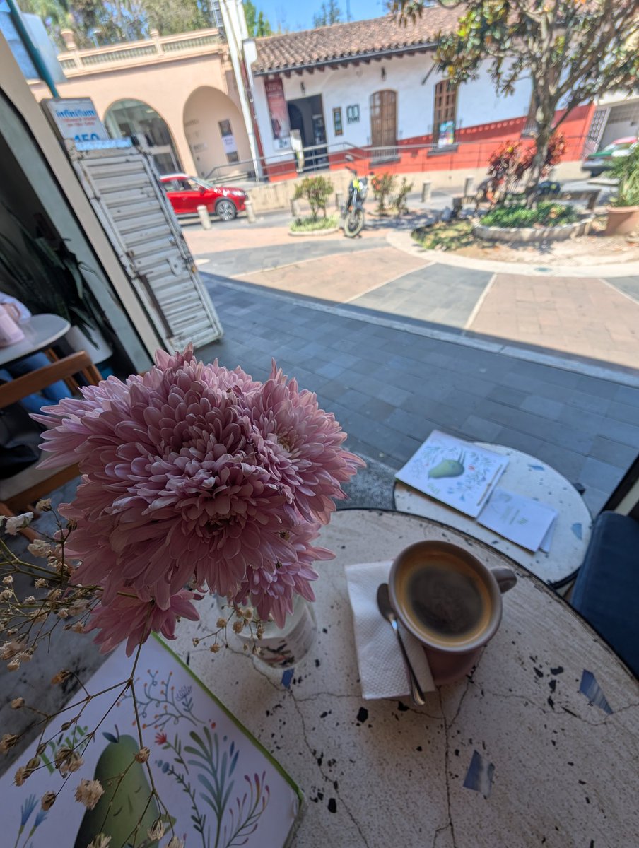 AxlFlowerss's tweet photo. Este sí amerita post: después de casi un mes enfermo y a nada de valer verga, por fin vuelvo a tomar café. Pinche felicidad, no saben. https://t.co/8TOwDu4Gpm