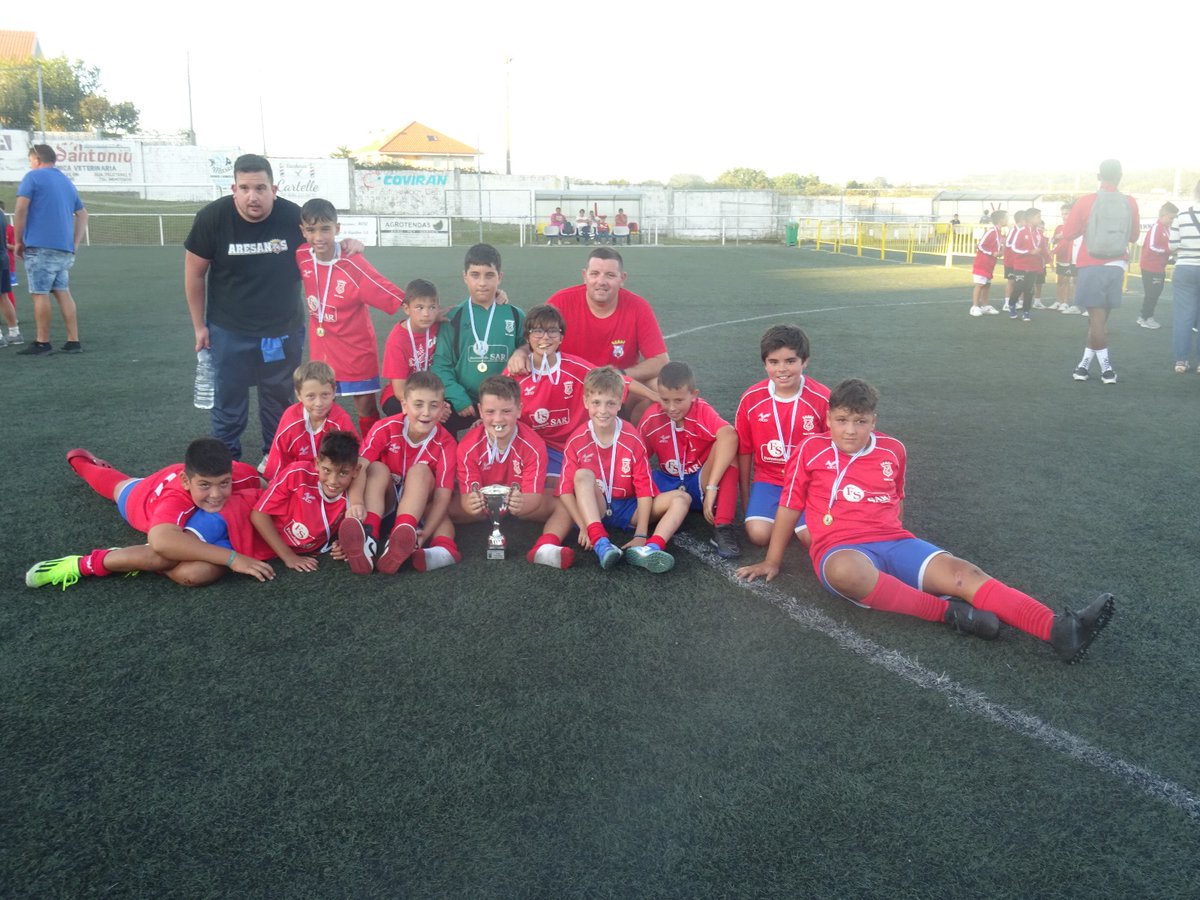Numanciares's tweet photo. #futbolbase #f8 Resumen
⚽️ 🔴🔵 Los equipos de #prebenjamines y #alevines, llegaron a cuartos de final en el X Torneo Concello de Mugardos.
Agradecer al @GaliciaMugardos la invitación y felicitar a todos los participantes en el torneo.
#ForzaNuman
#AupaNumancia
#somosNUMAN https://t.co/iZQP8gXwq4
