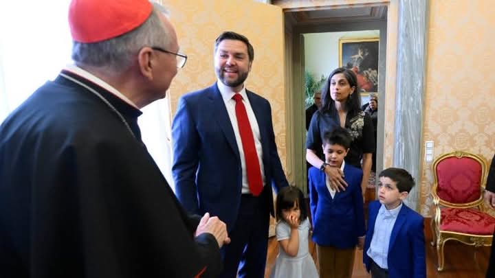 VaticanNews's tweet photo. On Saturday morning, the Vice President of the United States, JD Vance, was received at the Secretariat of State by Cardinal Pietro Parolin. Discussions focused on peace, religious freedom, freedom of conscience and migration
Read more: https://t.co/d74DDnyoO2… https://t.co/ISBYEC8bFC