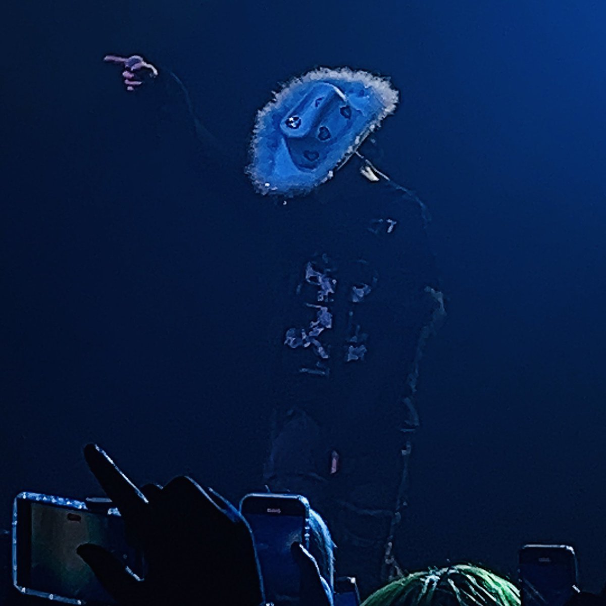 Zxanny's tweet photo. geonu feeling “howdy”🤠  #JUSTODD_DALLAS #JUSTB_WORLD_TOUR @JUSTB_Official https://t.co/tR3BZF42t1