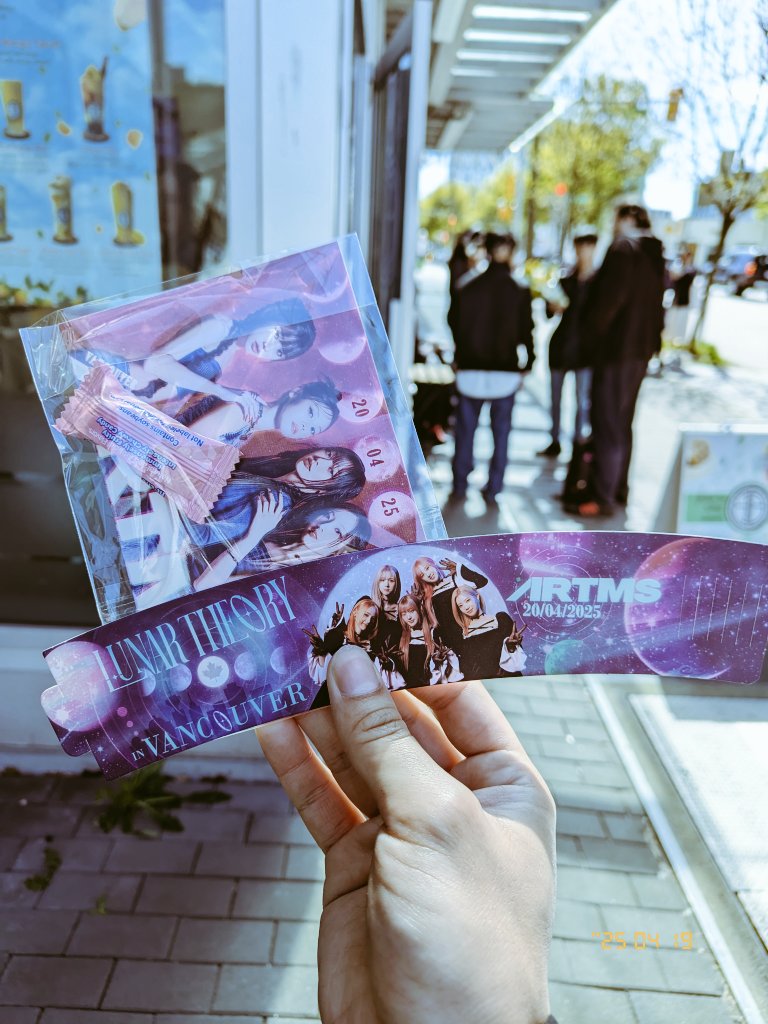 loona_canada's tweet image. They don't know "we're" @loona_canada 🤭

Come join us VanBits! #OURII #ORBITS

Check out IG @/orbityvr's cupsleeve event hosted at The BBT Shop in Olympic Village!
@AllycatlovesAG

12-06PM PDT

#ARTMS #Lunar_Theory #ARTMSYVR #KPOP #Vancouver #Vancity #YVR #LOONA

@official_artms