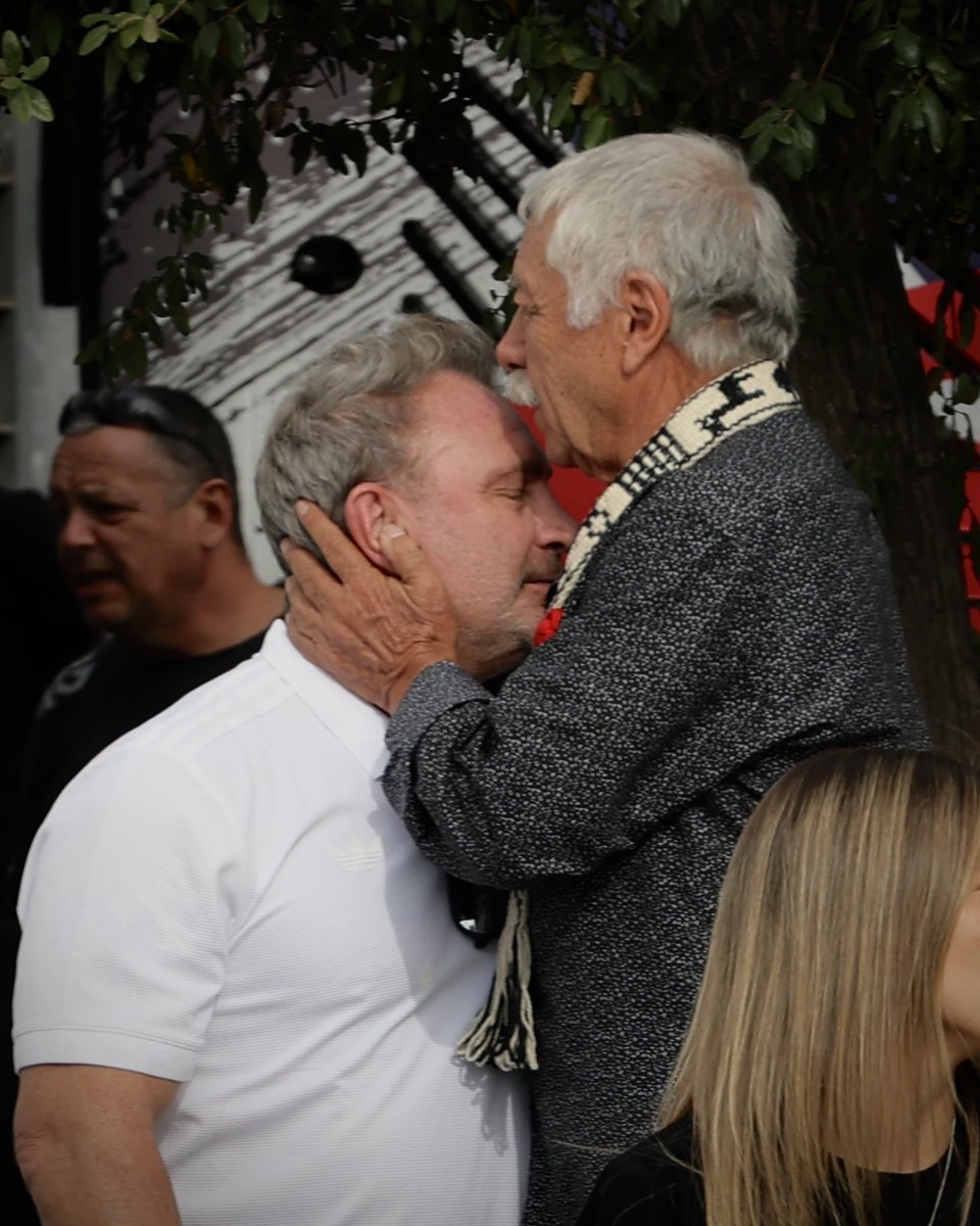 DiegoConstanzo's tweet photo. Postales maravillosas de Centenario: Don Carlos Humberto y @marcelobarti en un fraterno saludo.

Ídolos de profesiones. 🖤🤍 https://t.co/qUkicjaiJF