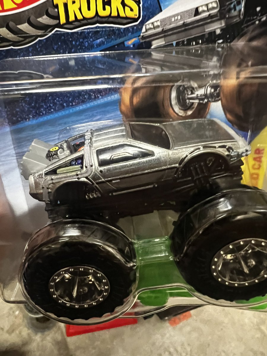 overall1011 tweet media