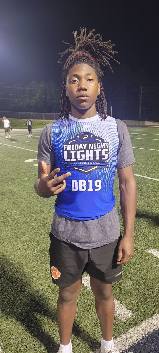 tyrejimeson2028's tweet photo. The grind don't stop! You want to be the best... you gotta compete with the best. #FridayNightLights
@BridgeBoysFB @Coach_Bama @routeking_1 https://t.co/NWtaGoouj0