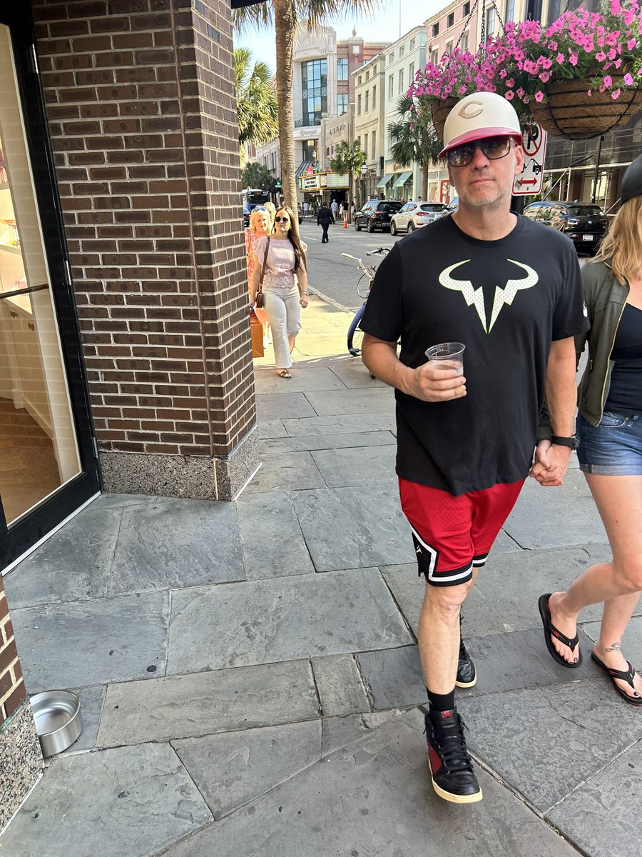 King street hard hat? #JohnnyBench