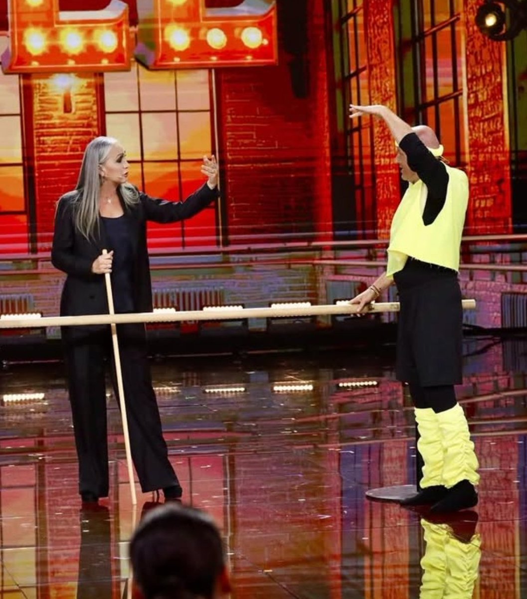 TheDiaryOfCele's tweet photo. LA DANZA SA #TuaCele #Amici24 #AlessandraCelentanoDiary https://t.co/3XlKeqWmpI