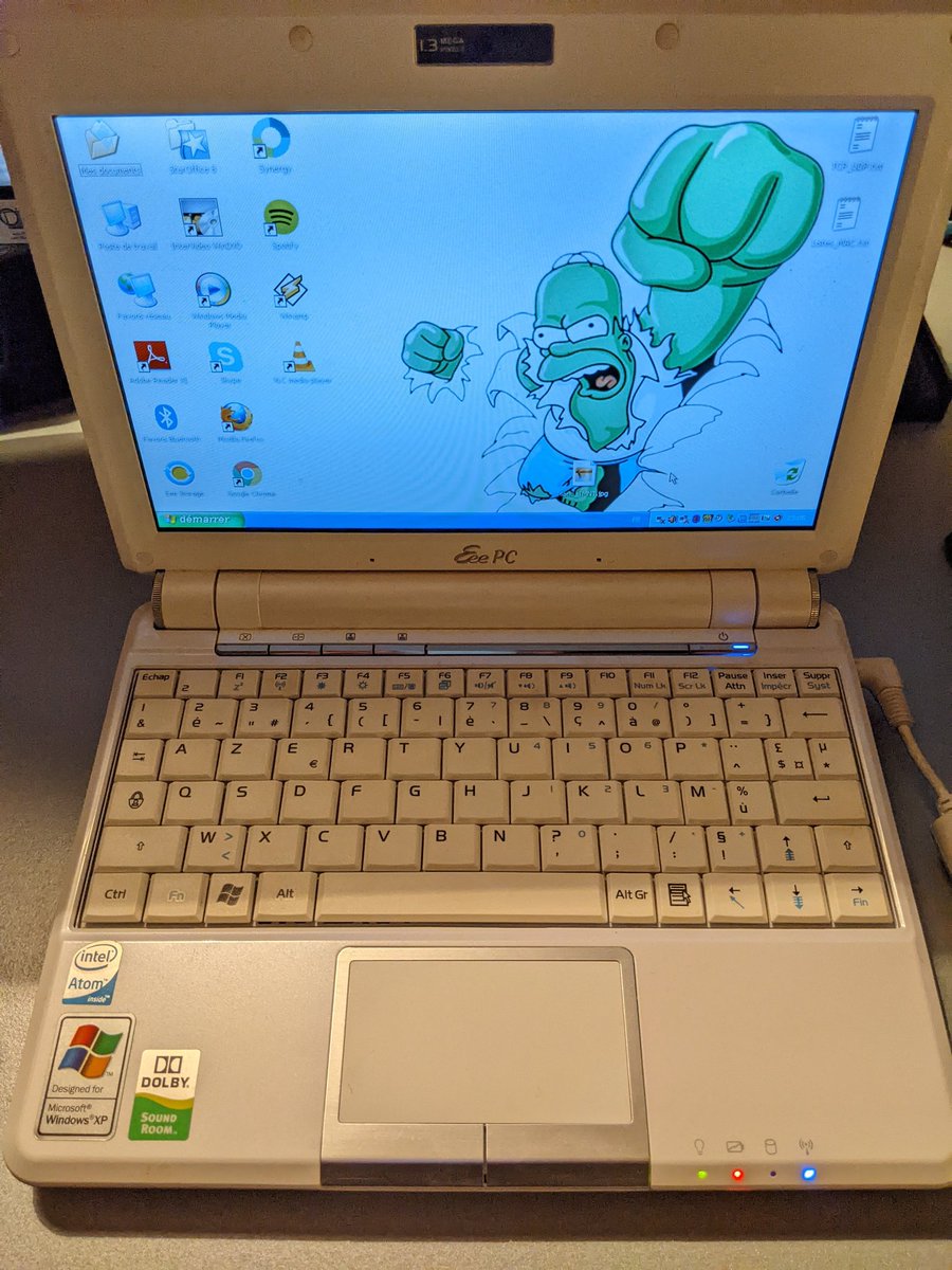 Terminator2006F's tweet photo. @dimeao @TeliADC Windows 11 ? Pourquoi faire !! 😅
#Windows11 #WindowsXP #EeePC
Poke @minimachinesnet @AsusFrance https://t.co/wc7OFgXPfD