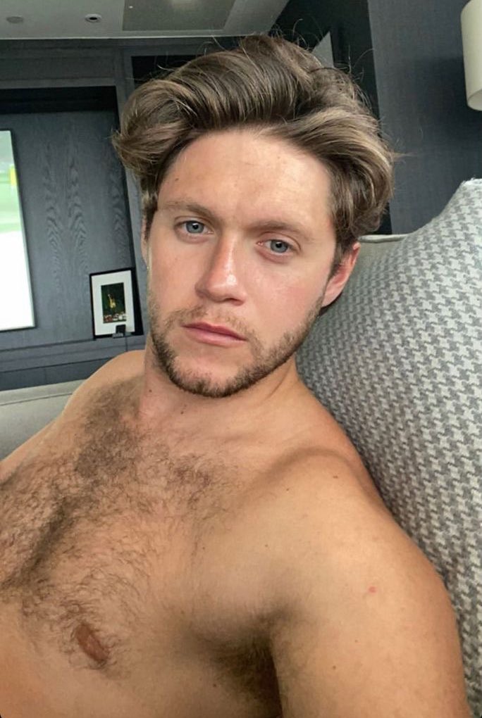 sammy1714's tweet image. no makeup, no filters, just effortless beauty