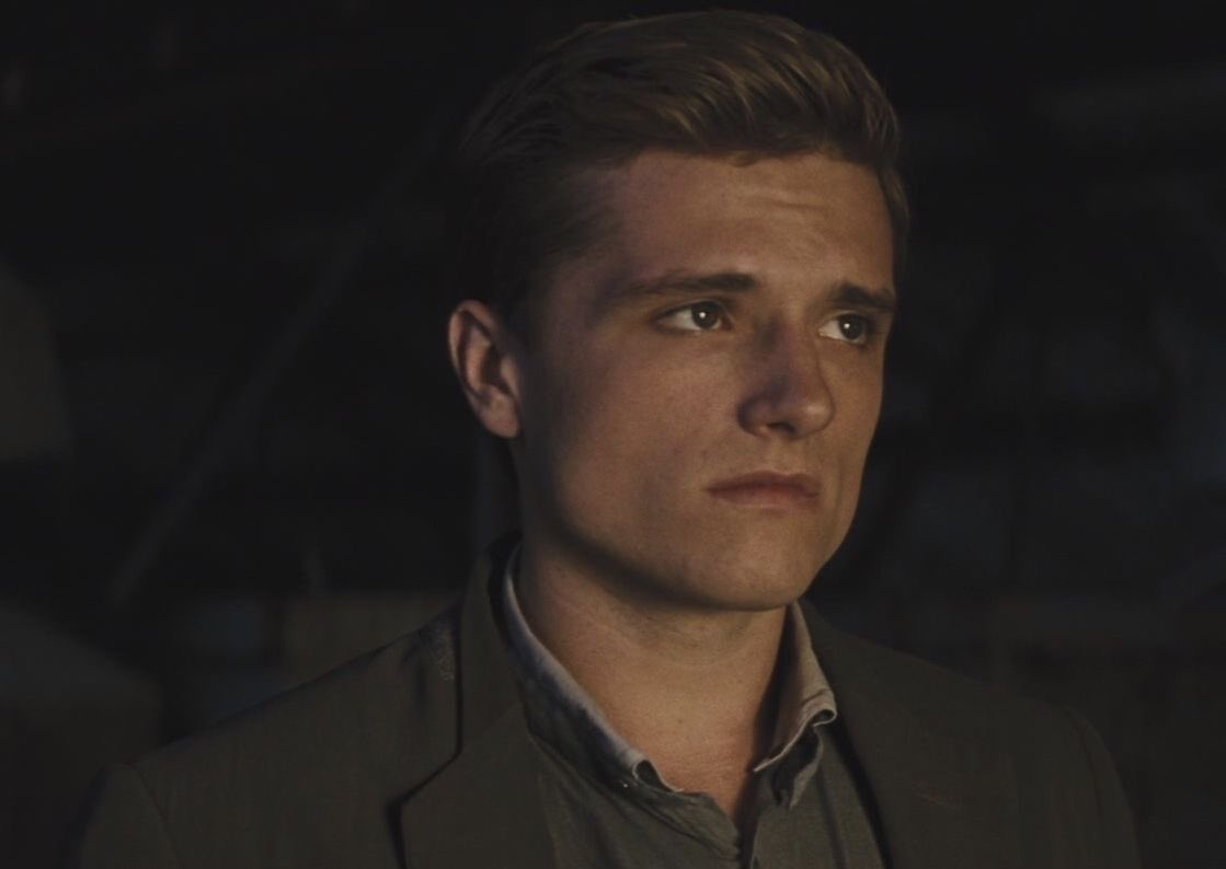 chiefjopper's tweet photo. it was kinda crazy of peeta to look this good in catching fire https://t.co/xjfkCaco4C