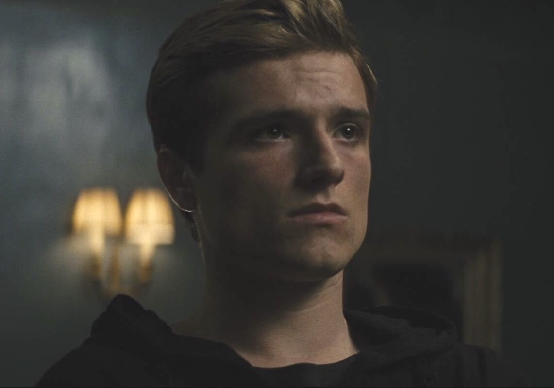 chiefjopper's tweet photo. it was kinda crazy of peeta to look this good in catching fire https://t.co/xjfkCaco4C