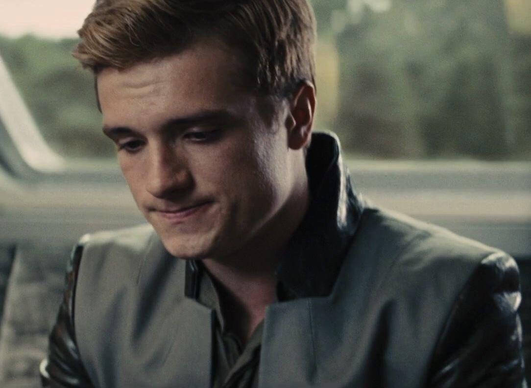 chiefjopper's tweet photo. it was kinda crazy of peeta to look this good in catching fire https://t.co/xjfkCaco4C