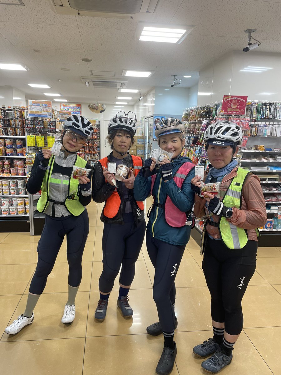 mom_cycle's tweet photo. 6:00ゴール!!
#フレッシュ日本橋
#RCCbuenasamigas
#RaphaTokyo https://t.co/YogpngJc3r