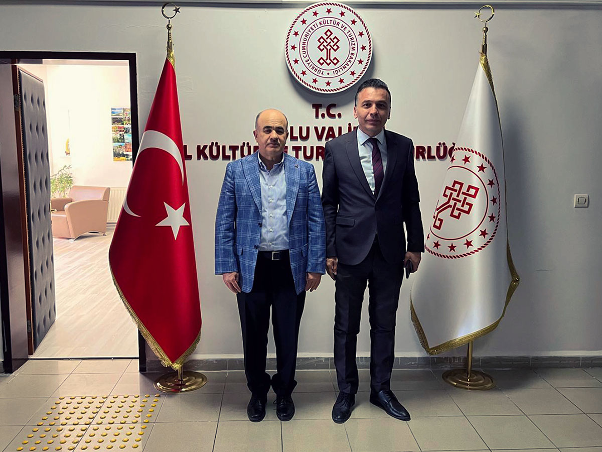 Bir vesileyle Bolu İl Kültür ve Turizm Müdürü Sn. İbrahim Emre Gürsoy’u ziyaret ettim. Kendilerine nazik karşılamaları için teşekkür ediyor, başarılar diliyorum.