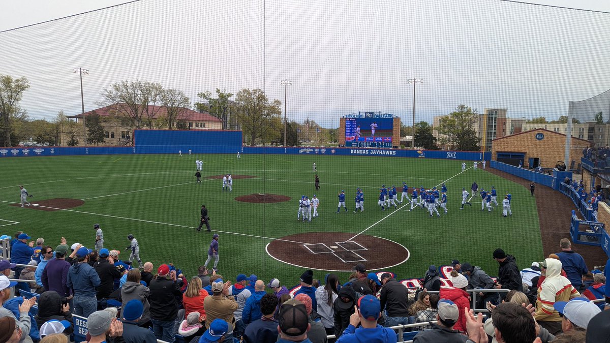 PatrickLeiker's tweet photo. Omahahawks are playing some ball! Got to see them win the series today vs State. Going for the sweep tonight. https://t.co/afVgLLEDfM