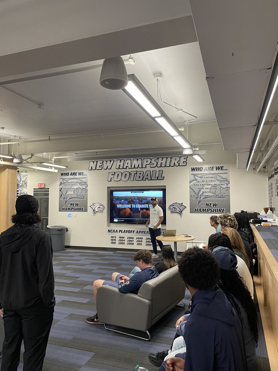 Absolutely LOVED New Hampshire today! Amazing Jr. Day and personal talks with <a href="/rwsantos2/">Rick Santos</a> and <a href="/CoachThompson_1/">Jaysen Thompson</a>. UNH is not only a GREAT team but a GREAT culture. #1TEAM1HEARTBEAT <a href="/CoachScottJames/">Scott James</a> <a href="/RyanVanSchelven/">Ryan VanSchelven</a> <a href="/603Recruiting/">New Hampshire Football Recruiting</a>