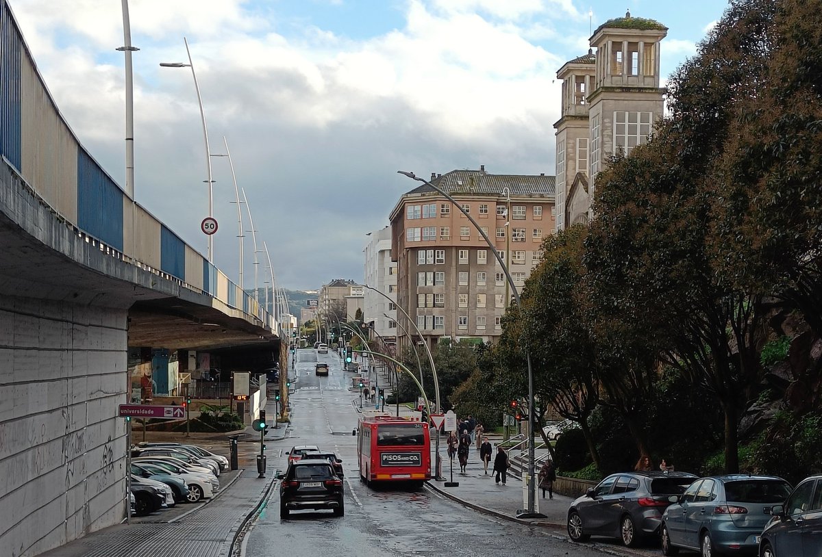 BlogBusurbano's tweet image. Pues si la #Lín11 hace parada antes de subir por Rda. de Nelle, convendría informar al @ConcelloCoruna para que "rentabilice" fardar del detalle, que junto con @TranviasCoruna tampoco aclaran esta movida (para una vez que hacen algo bien, no lo pregonan a los cuatro vientos...)🤭