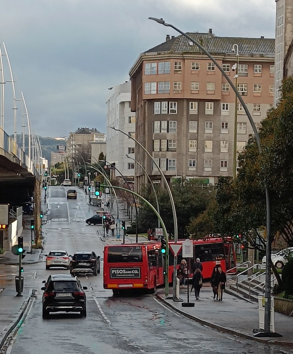 BlogBusurbano's tweet image. Pues si la #Lín11 hace parada antes de subir por Rda. de Nelle, convendría informar al @ConcelloCoruna para que "rentabilice" fardar del detalle, que junto con @TranviasCoruna tampoco aclaran esta movida (para una vez que hacen algo bien, no lo pregonan a los cuatro vientos...)🤭