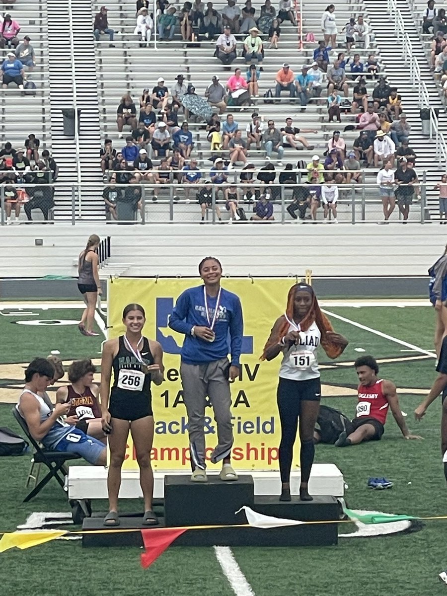 MarionTrack's tweet photo. Maggie Luna starts her eventful regional finals with an impressive run to get 3rd in the 100!!!
#LunaToThaMoon
#MaggieBeMovin
#ThatGirlFast
#BestYetToCome https://t.co/J6KJIMNPtB