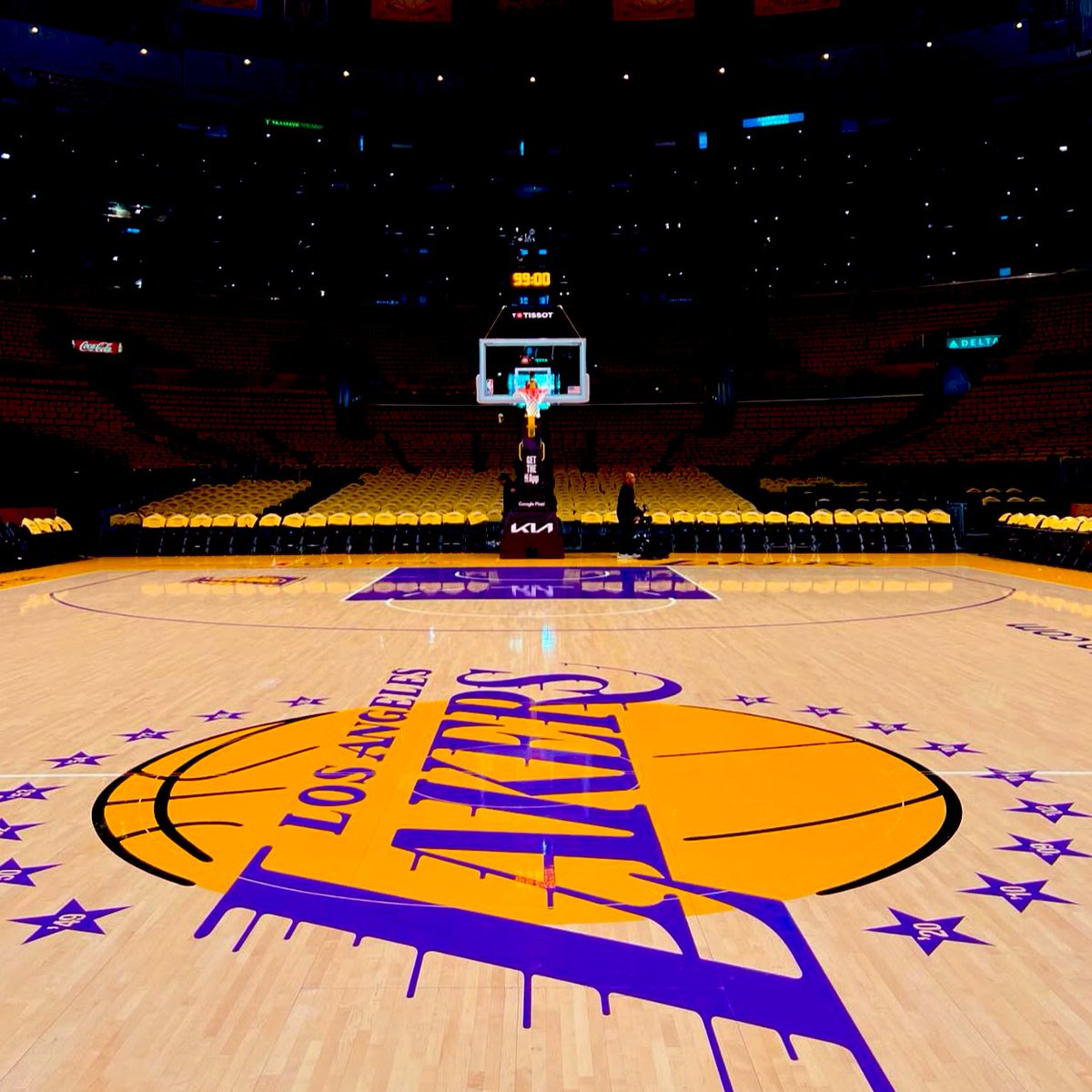 LakeShowYo's tweet image. It’s been 4,723 days since the Lakers hosted a Game 1 in Los Angeles 😳