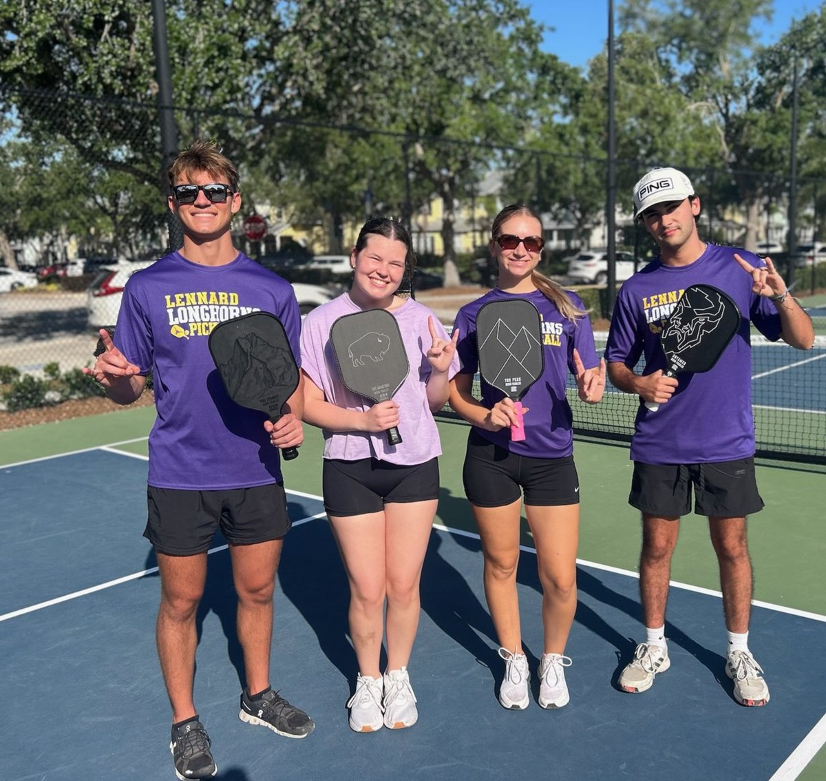 shadowcastfly's tweet image. Bison Pickleball was well represented at the @LennardHigh pickleball club outing today!!
#bisonpickleball
#lennardhspickleballclub
#thepickledpalm
#hesacoregrip