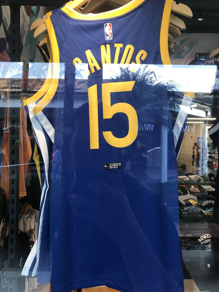 O Gui ‘trabalhador’ Santos <a href="/guisantos_4/">Gui Santos</a> é o único brasileiro e tá fazendo sucesso no Golden State Warriors e na NBA  mas pra conseguir comprar uma regata oficial tem ser mais trabalhador que ele kkkkk
Ajuda nois aí <a href="/NBABrasil/">NBA Brasil</a> hahahahhah
#NBAPlayoffs #DubNation
