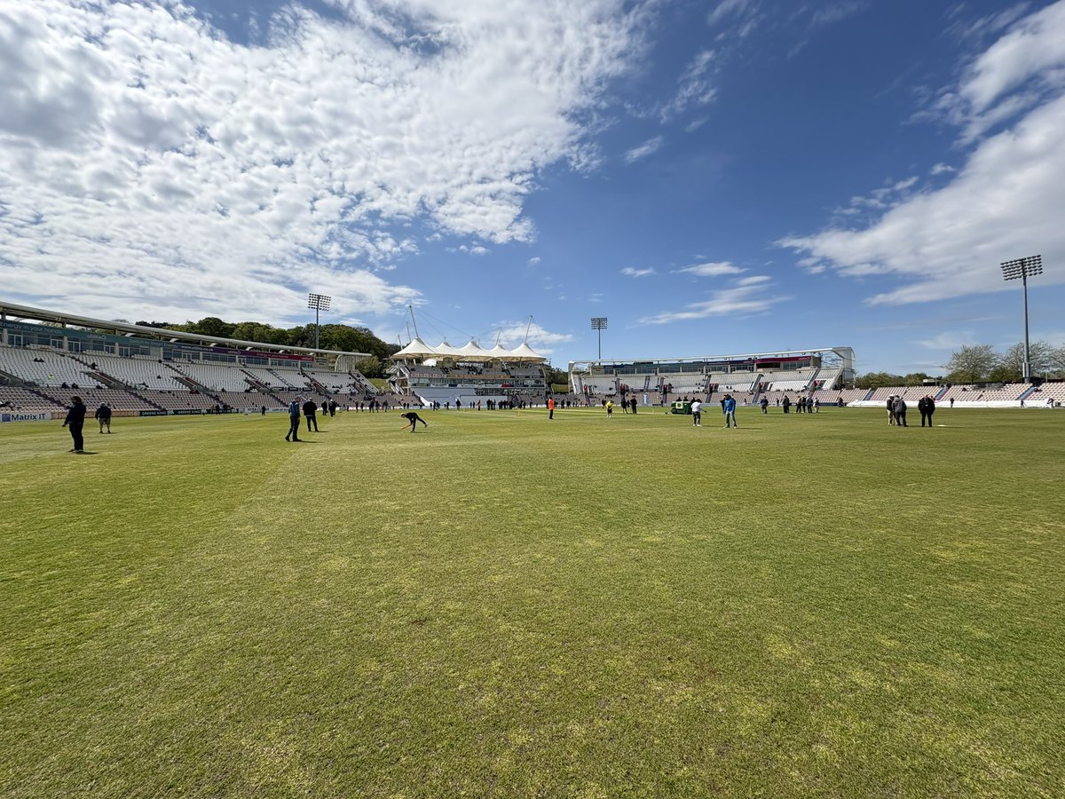 jworsfold's tweet photo. Great touch from @hantscricket today - tots to seniors all loving the chance to explore the outfield 🏏 https://t.co/etAizfzGKB