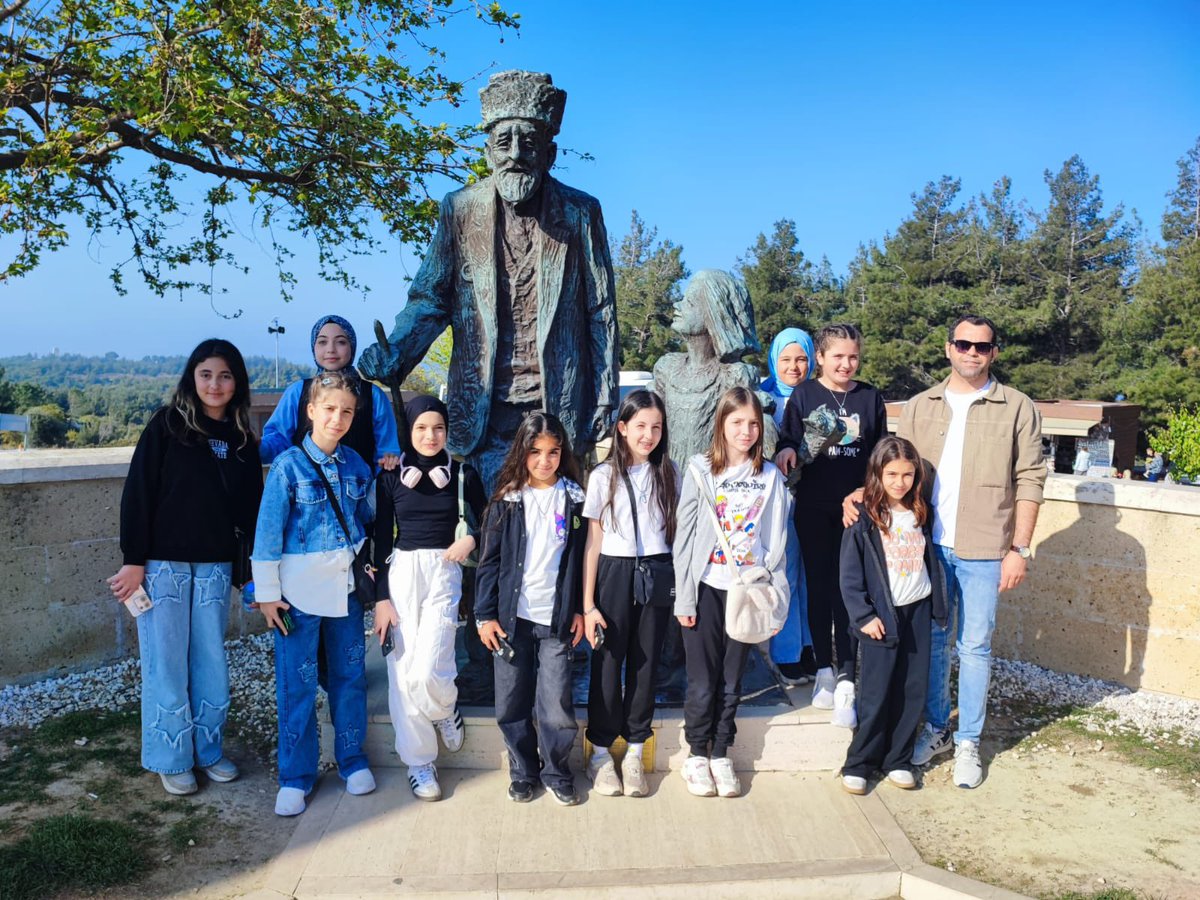 OoTurkay's tweet photo. Öğrencilerimizle Çanakkale gezisi gerçekleştirdik. Unutulmaz anlar yaşayarak tarihimizi yerinde öğrendik . Emeklerinden  dolayı tüm öğretmen ve öğrencilerimize teşekkür ederiz. 🇹🇷 
@tcmeb 
@bursailmem16 
@Osmangazi_MEM https://t.co/pNqGxkUqee