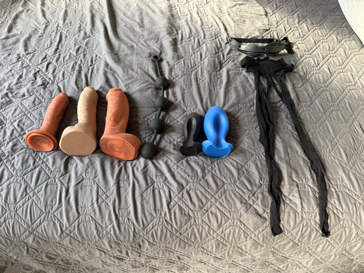 Planned a fun Saturday evening for my f*ggot. Her cunt is in need of a good training session.