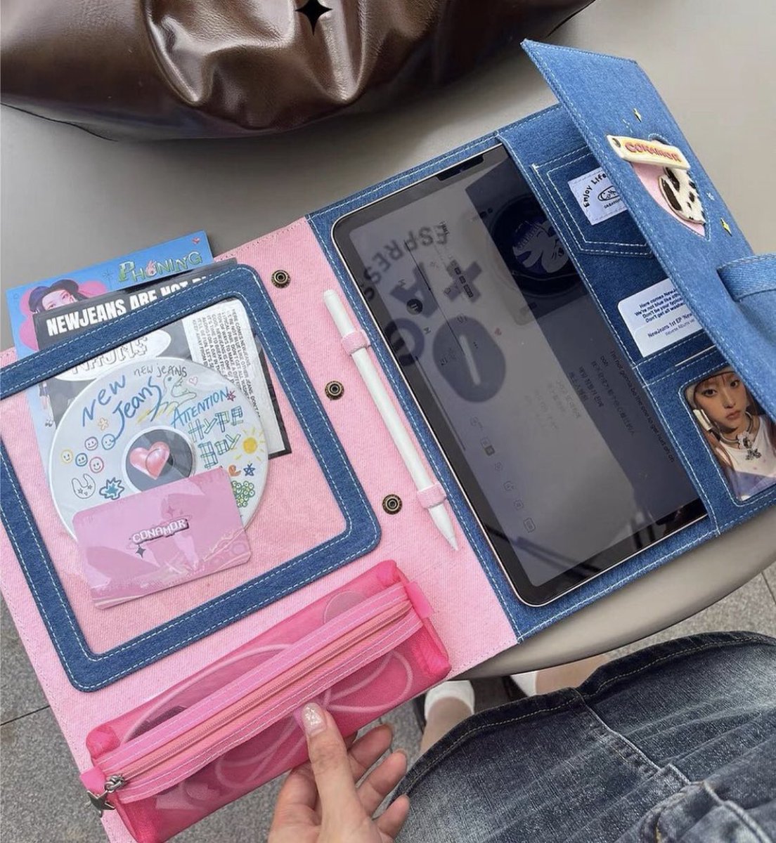 haechaniiez's tweet photo. WTS ipad Case ConAmor pas beli harga 550 an, dijual murah aja krn udh ga dipake.
Dm ya buat tanya tanya! #caseipad #zonajajan #zonauangᅠ #zonauangᅠ https://t.co/M4QstKH3as