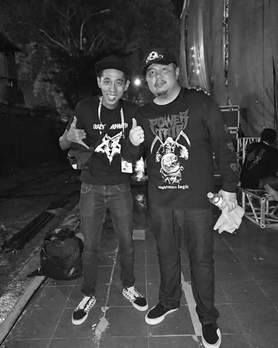 nando_goodboy's tweet photo. Rest In Power Mr."Chainsaw" @RickySiahaan of @Seringai #StepForward ❤️🙏
Pict by @noang18 of @CrazyInc
#RIP #Seringai #StepForward #RickySiahaan #Vans #VansIndonesia #Guitarist #Hardcore #HeavyMetal #Metal #SynchronizeFest #CrazyInc #CrazyIncorporated #CrazyIncApparel https://t.co/K5k0gBy0tv