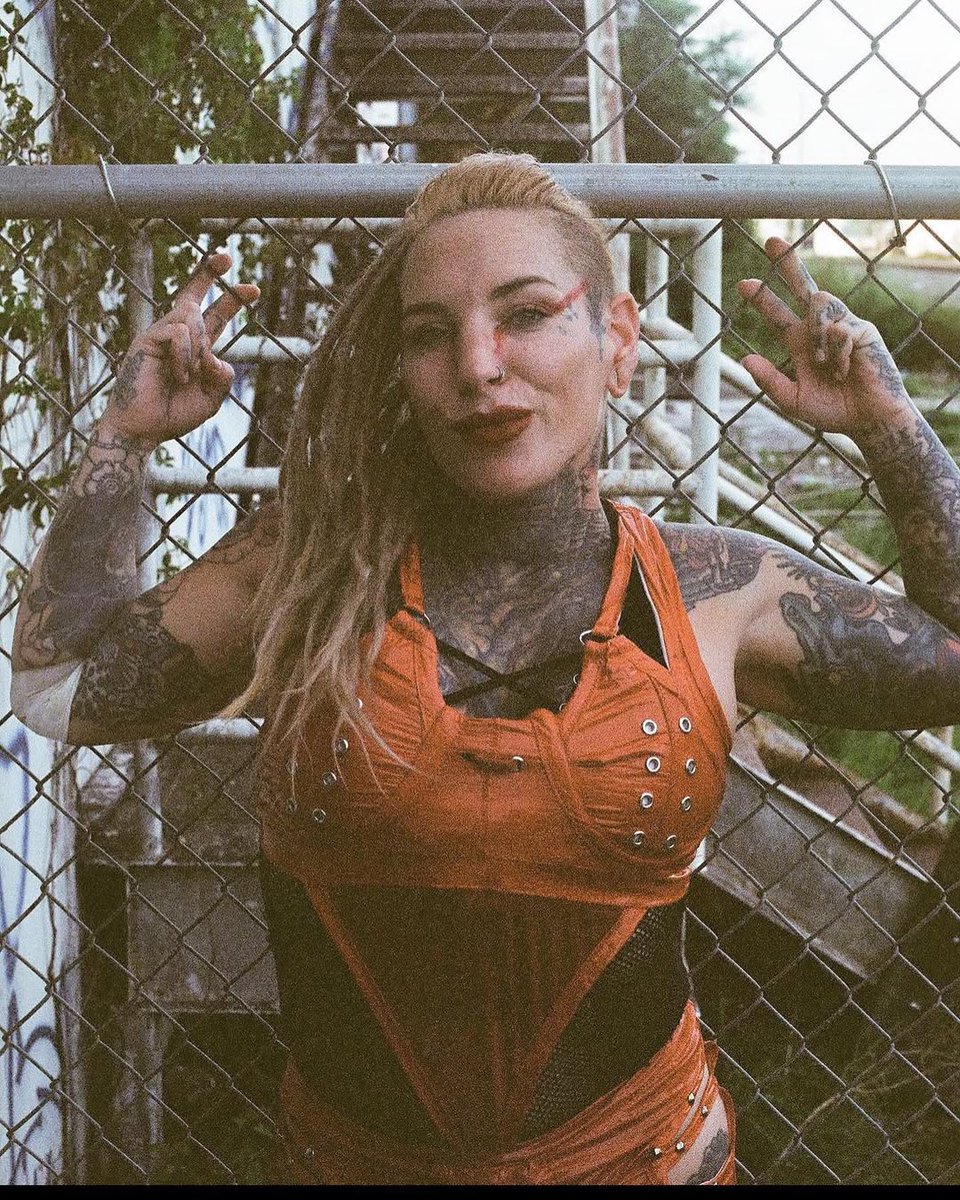 GladiaLeague's tweet photo. Big news coming out of the GFL off season.

We are happy to announce the return of Jonna Austin (@PunkRattl3Snak3) and....making her much anticipated return....

The Titaness Samantha Hamilton (@TitanessSam)!

Offically free agents for season 4! https://t.co/DQt2ZXcBps