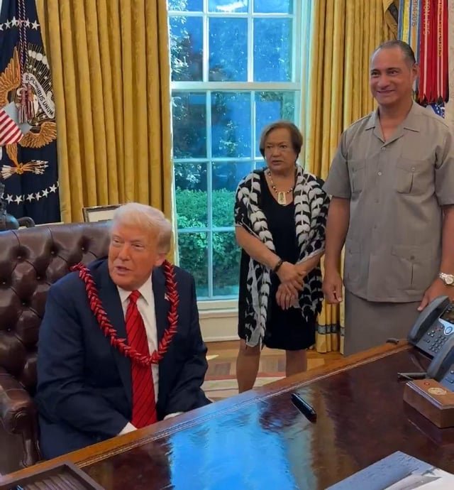 Sfuse613's tweet photo. @Kazeem Your OTC orange tribal chief https://t.co/5jun9Cth9F