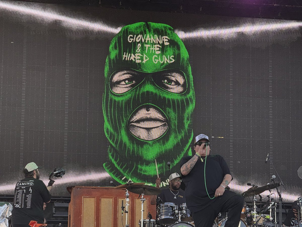 Seeing <a href="/gioandtheguns/">Giovannie Yanez</a> at <a href="/CattleCFest/">CattleCountryFest</a> was definitely the highlight of my year😭 amazing show as always