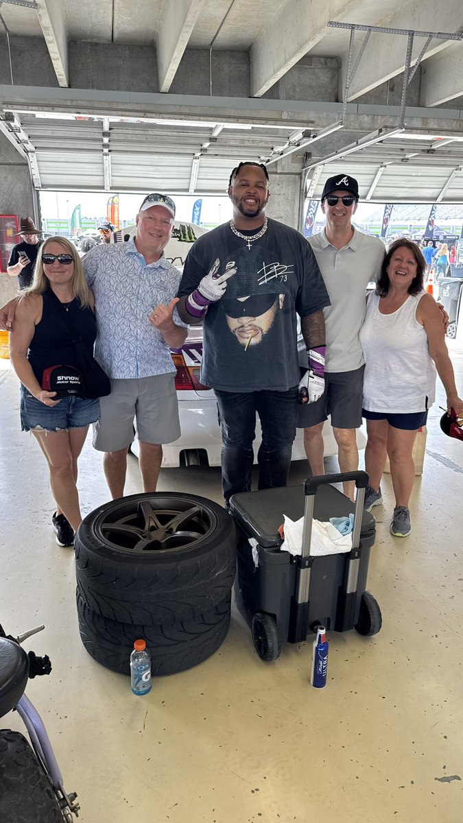 It’s shnowing in hotlanta. <a href="/DDawkins66/">Dion Dawkins</a>