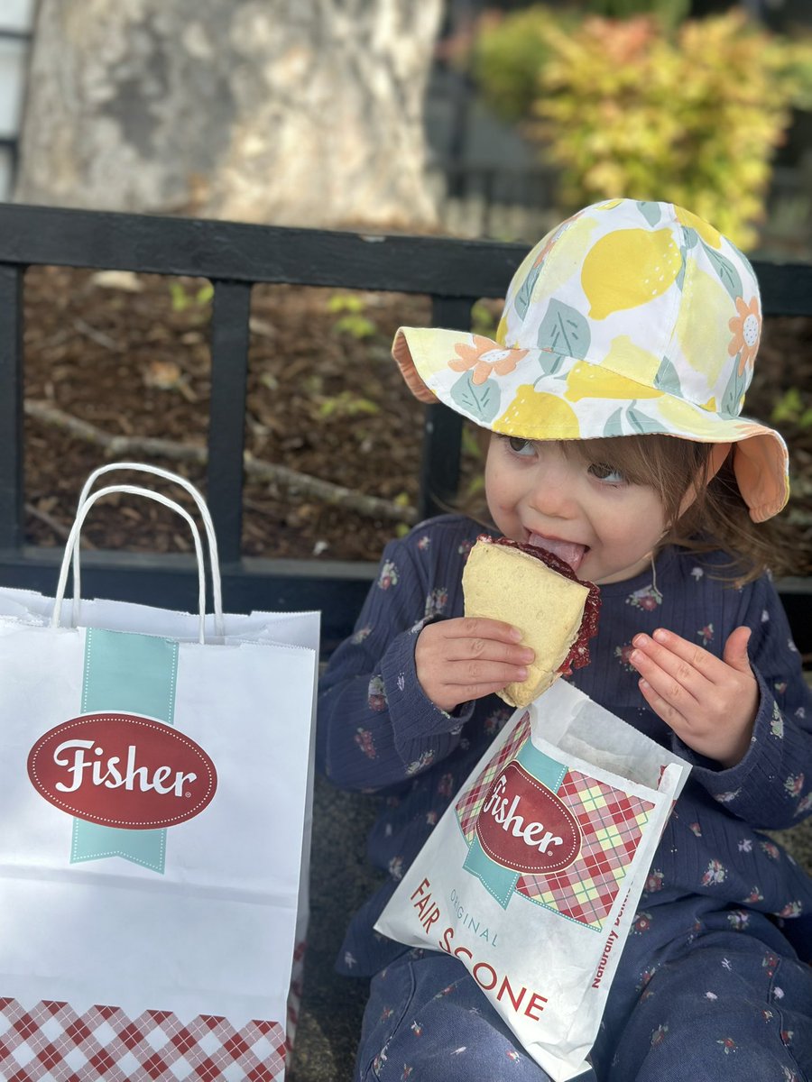 WAStateFairEC's tweet photo. She’s officially joined the “@FisherScones Fan Club.” First rule? Lick the jam first. 👏🏼

#springisinthefair https://t.co/UUSTyBJXl0