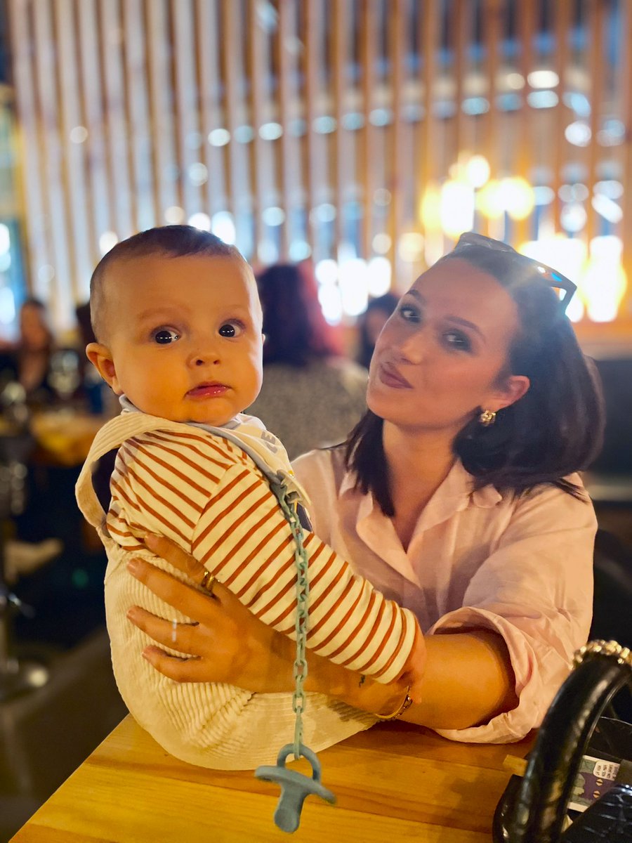 claaranav's tweet photo. mi mejor amiga con su hijo y yo con mi perrija https://t.co/SeHUIIlOwi