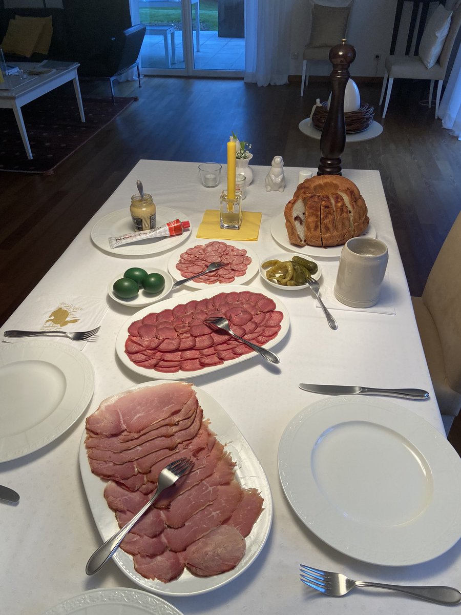 FHollauf's tweet photo. Warum #Stadtflucht zu #Ostern? Deshalb 👇 #FroheOstern #Karsamstag #Brauchtum #Osterjause #Kaernten #Lavanttal #Hoamat 🥚🍖🐣☺️ https://t.co/PoLXzcpqRc