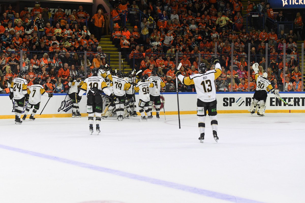 Face At The Plexi tweet media