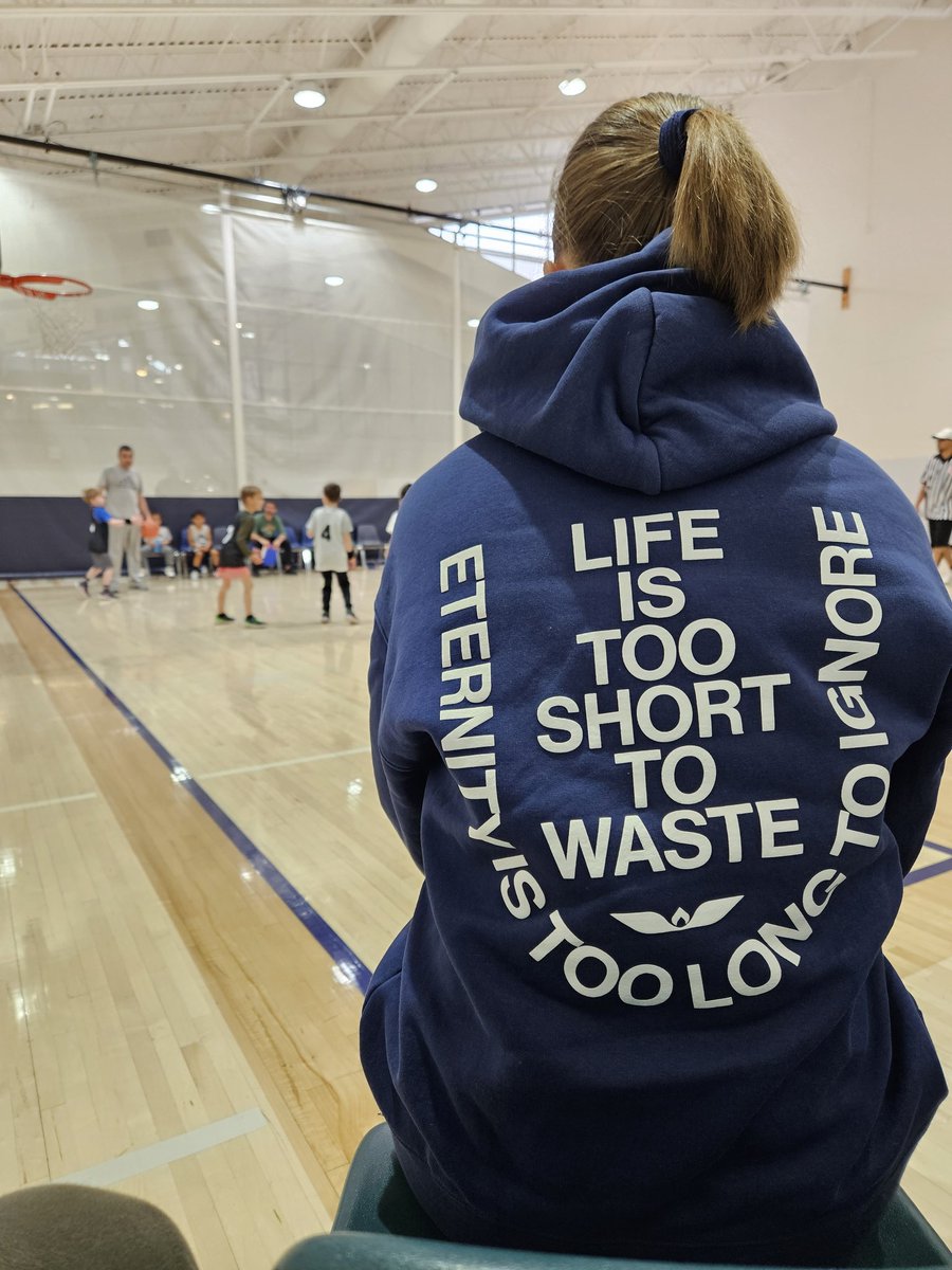 ECUMANIAC0310's tweet photo. Wife at Saturday Morning Rec ball in Colorado. Great message for kids @JJudahIsaac @weareunitus https://t.co/q7NvH1l131
