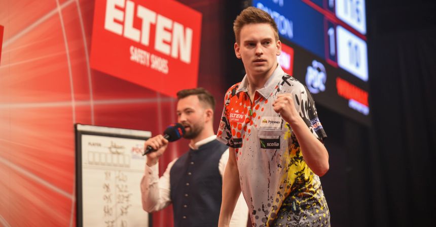 dartn_de's tweet photo. +++ German Darts Grand Prix: Pietreczko und Schindler starten siegreich +++
🇩🇪 Pietreczko glänzt mit 106er-Average
🧱Auch Schindler steht in Runde 2
4⃣ Deutsche scheitern zum Auftakt
https://t.co/bxNJFFepY5
#darts #dartzn #pdc #pdceurope #gdgp #münchen https://t.co/QVMAWEUspT