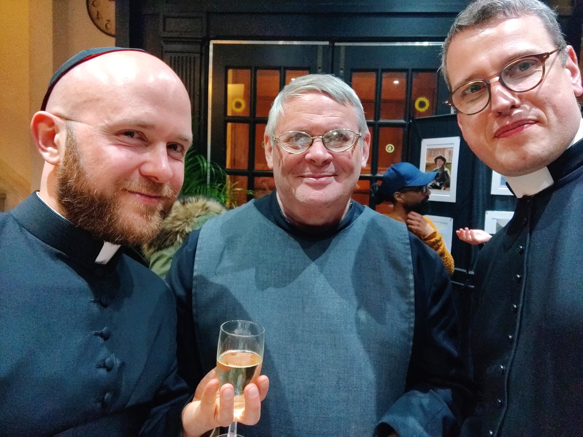 Father Oliver Coss (@purgstallheath) on Twitter photo Christ our passover has been sacrificed for us, therefore let us keep the feast!
Alleluia, Christ is Risen!
(and congratulations <a href="/FrenchAnglican/">𝑨𝒃𝒃é 𝑵𝒊𝒄𝒐𝒍𝒂𝒔 𝑩𝒐𝒊𝒔𝒔𝒐𝒏</a> on a splendid Exsultet!)
<a href="/CR_Mirfield/">CR Mirfield</a> Christ our passover has been sacrificed for us, therefore let us keep the feast!
Alleluia, Christ is Risen!
(and congratulations <a href="/FrenchAnglican/">𝑨𝒃𝒃é 𝑵𝒊𝒄𝒐𝒍𝒂𝒔 𝑩𝒐𝒊𝒔𝒔𝒐𝒏</a> on a splendid Exsultet!)
<a href="/CR_Mirfield/">CR Mirfield</a>